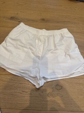 Aritzia White Elastic-Waist Athletic Shorts